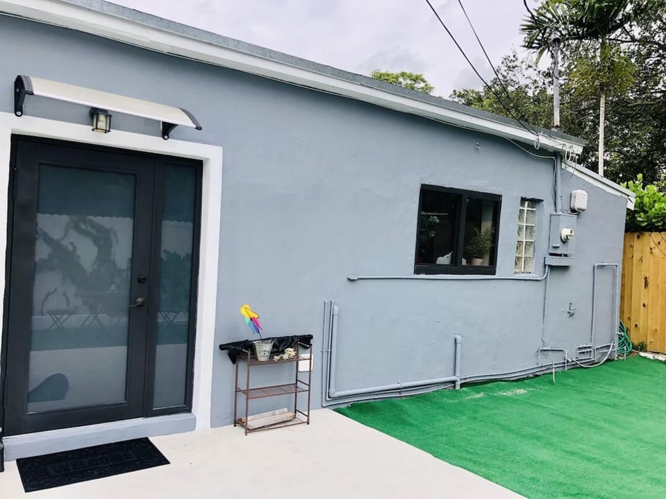 Soccer Fun Hub Home, Pets Welcome, 4 Cars Parking, Private Patio Prime Location House in Miami
