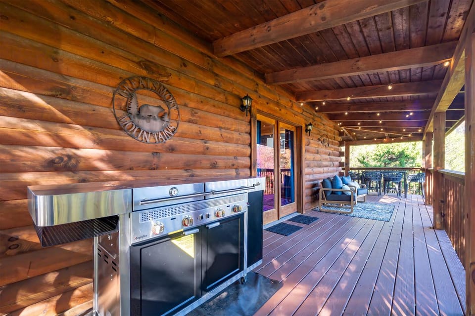 Mountain Views Hot Tub Pizza Oven 8 Guests House in Sevierville