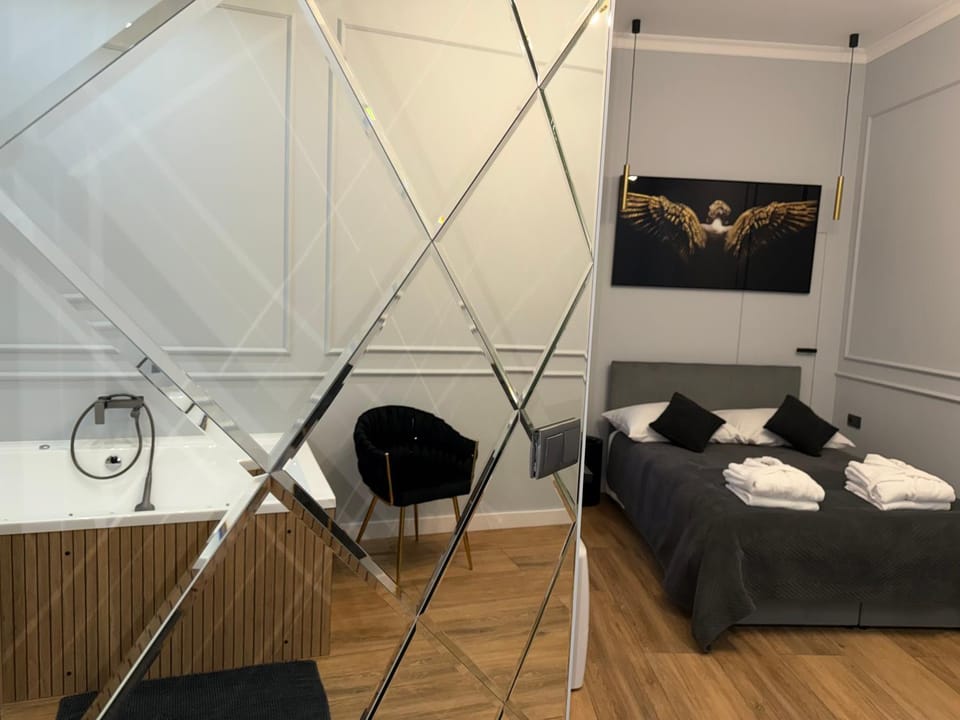 Apartament z Jacuzzi Kraków GREY Miodowa Apartment in Krakow