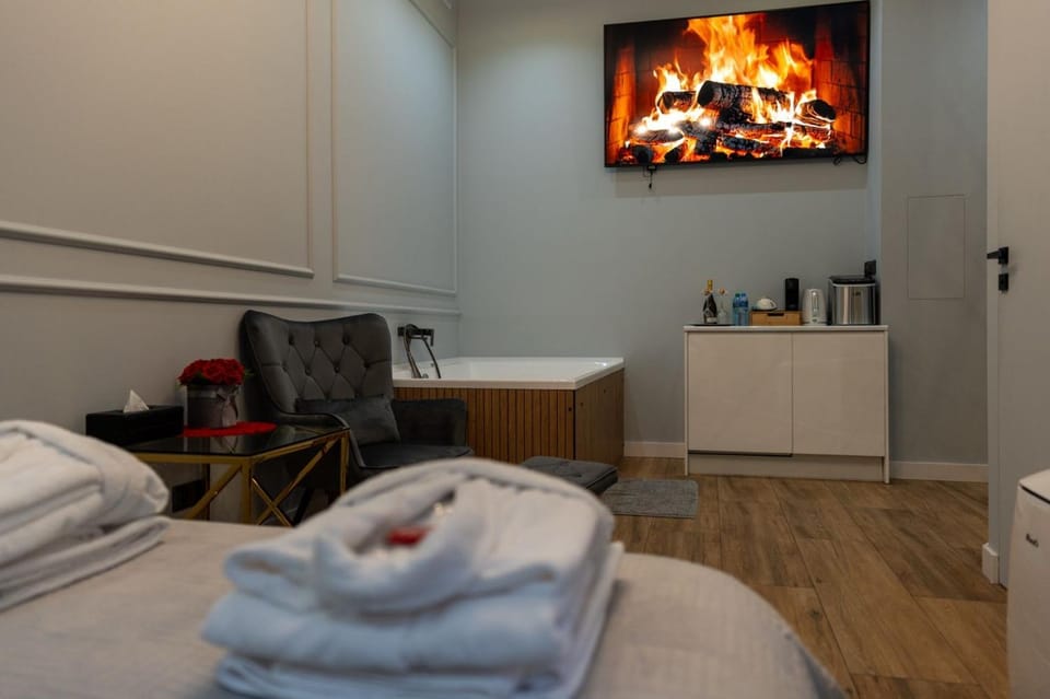 Apartament z Jacuzzi Kraków GREY Miodowa Apartment in Krakow