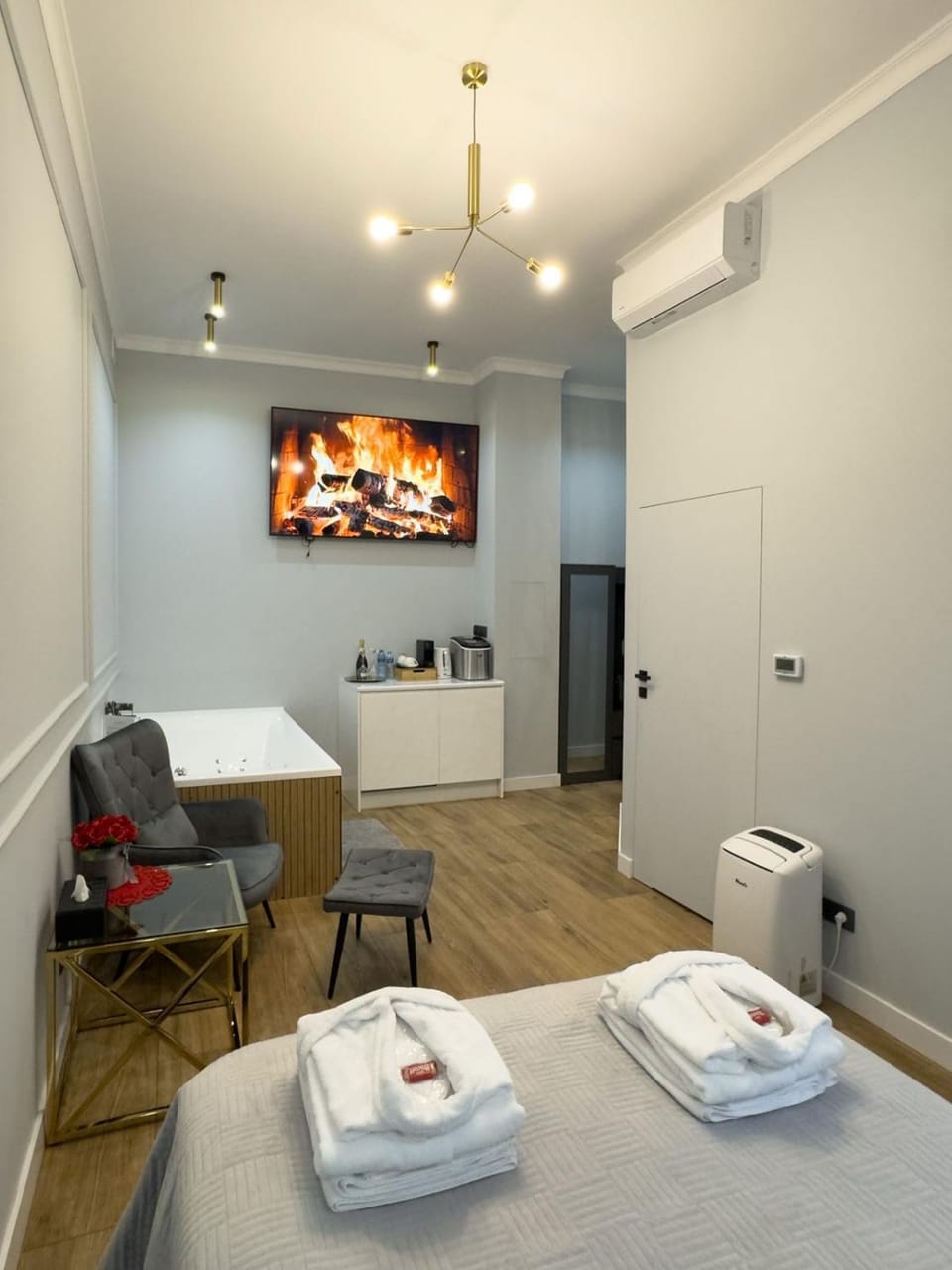 Apartament z Jacuzzi Kraków GREY Miodowa Apartment in Krakow