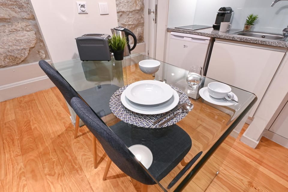 Coffee/tea facilities, Kitchen or kitchenette, Dining area, toaster