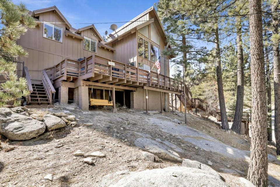 Round Rock Lodge at Big Bear Boulder Bay Modern Retreat w/ Pool Table Minutes to Activities House in Big Bear