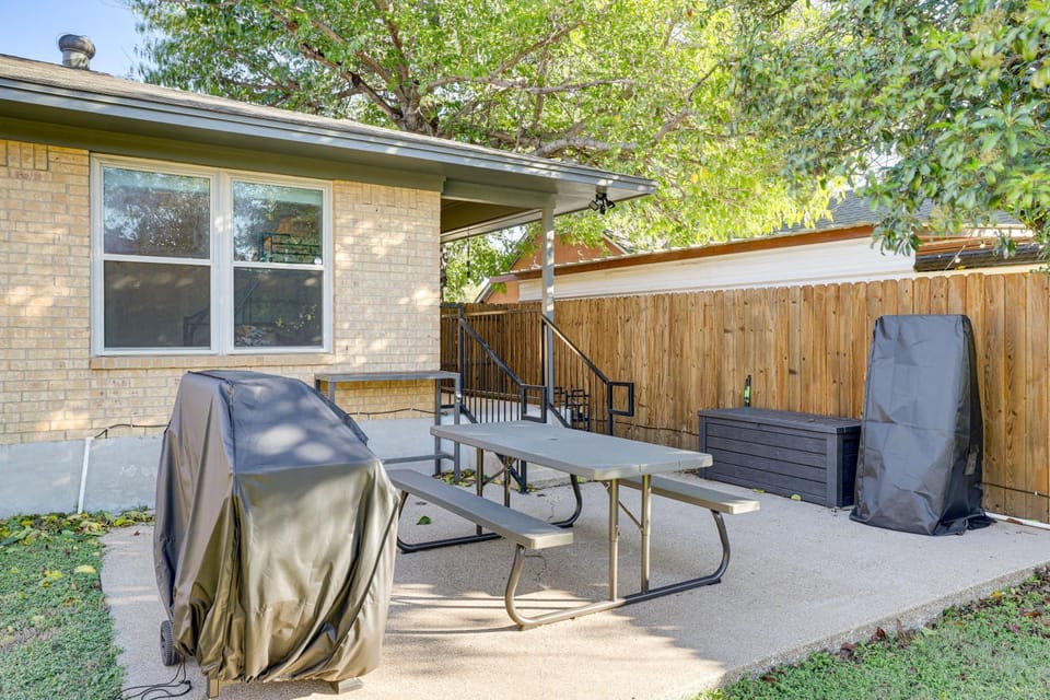 Dog-Friendly Dallas Home w/ Fenced Yard! House in Dallas