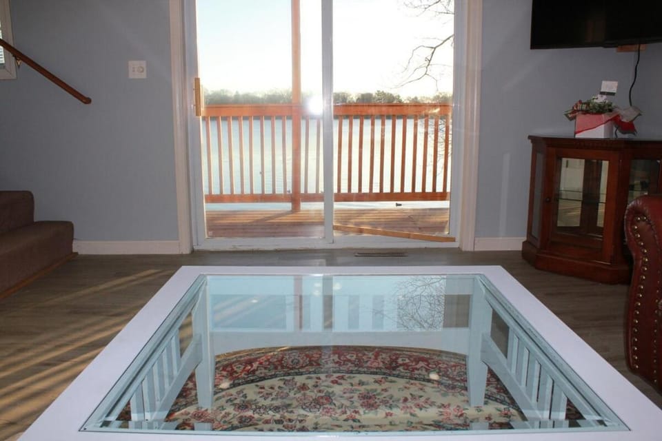 Lake Shore House House in Warwick