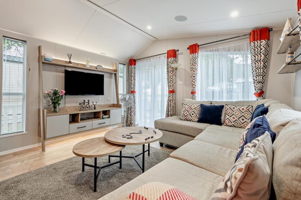 Astoria Lodge Smart Modern 2-Bedroom Holiday Lodge Milford on Sea House in Milford on Sea