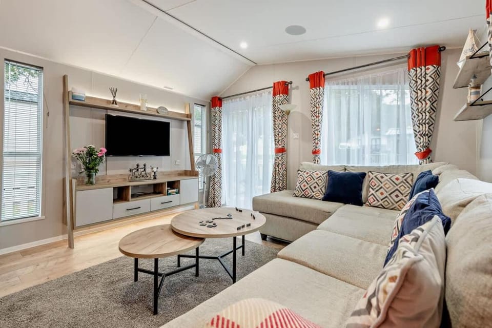 Astoria Lodge Smart Modern 2-Bedroom Holiday Lodge Milford on Sea House in Milford on Sea