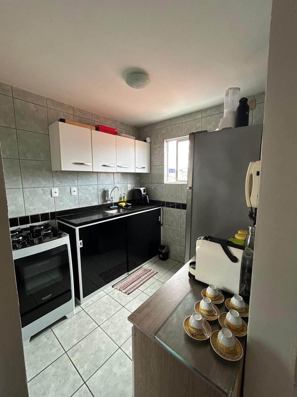 Coffee/tea facilities, Kitchen or kitchenette, Food and drinks, stove