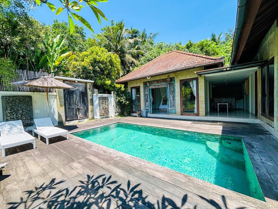 Property building, Day, Pool view, Swimming pool