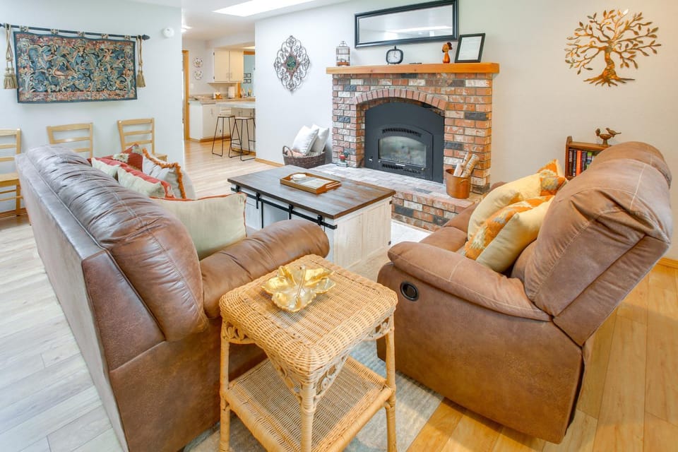 Port Angeles Abode w/ Yard & Guest House! House in Port Angeles