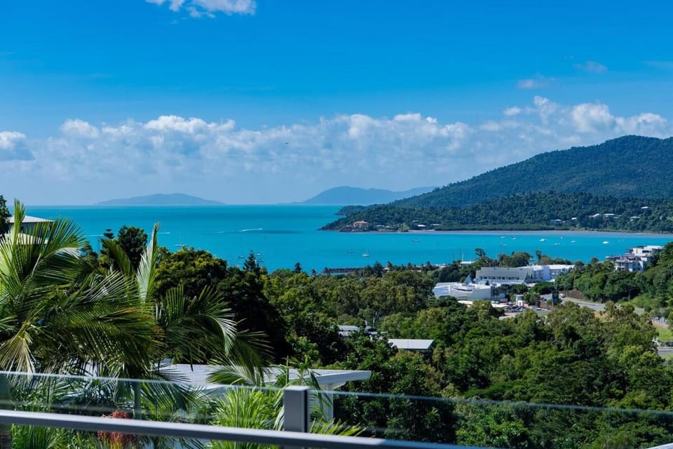 Villa 59 - Pool, Ocean Views, Wifi Apartment in Airlie Beach
