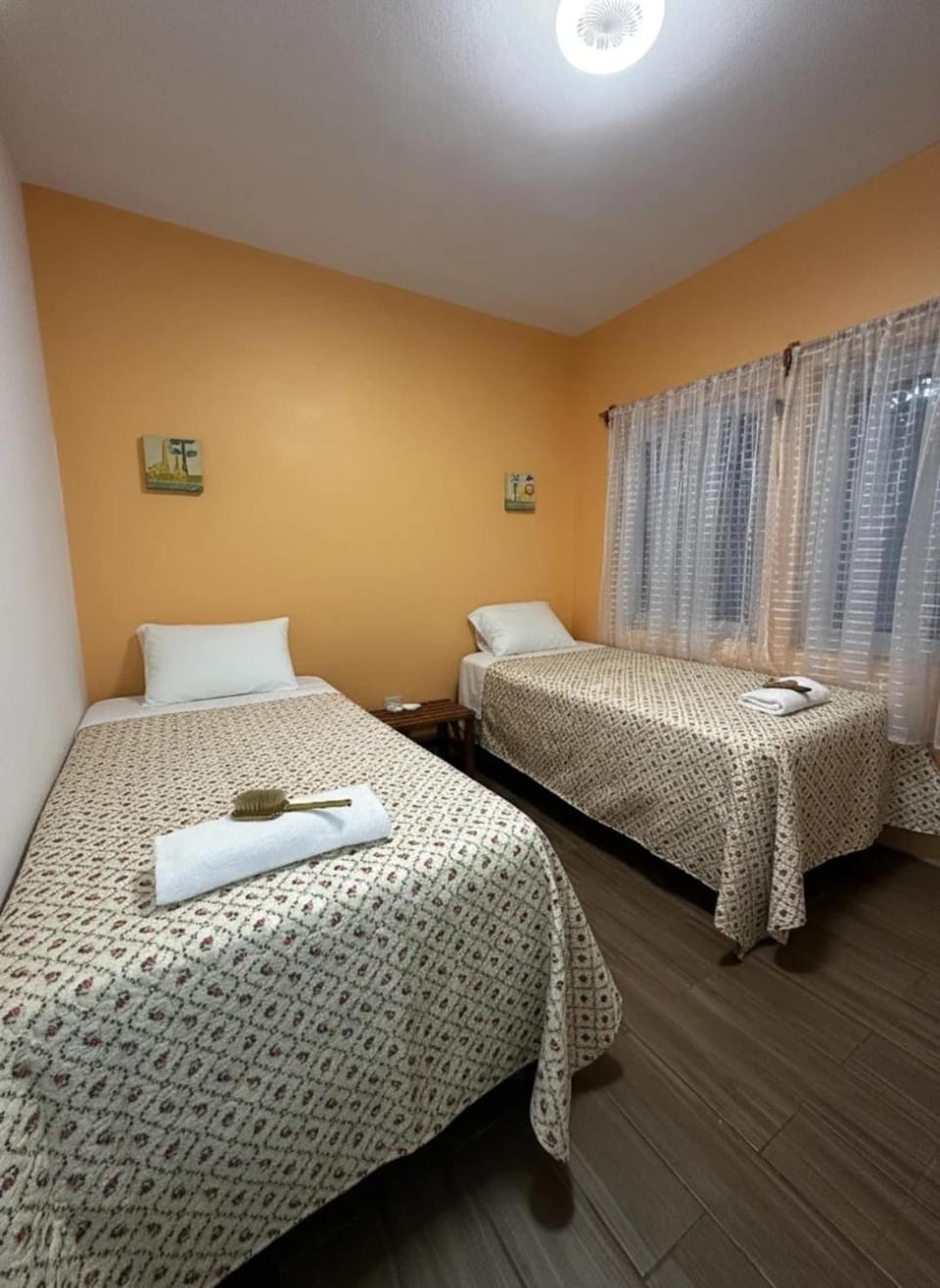 Bed, towels