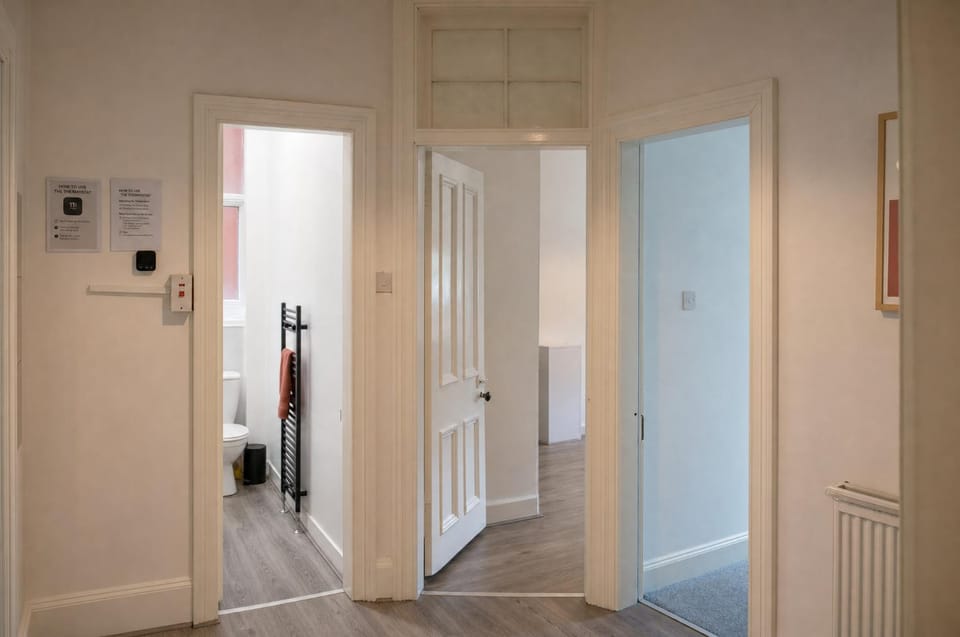 2BR Flat West End Near Kelvingrove and City Centre Apartment in Glasgow