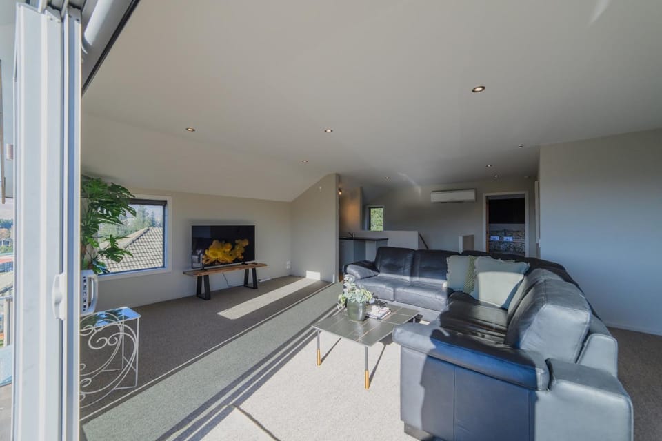 Tranquil Tekapo Stay Near Lake With Mountain Views House in Lake Tekapo