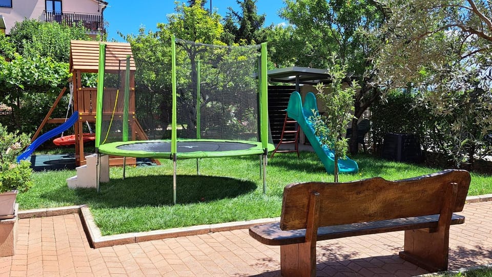 Location, children, Family