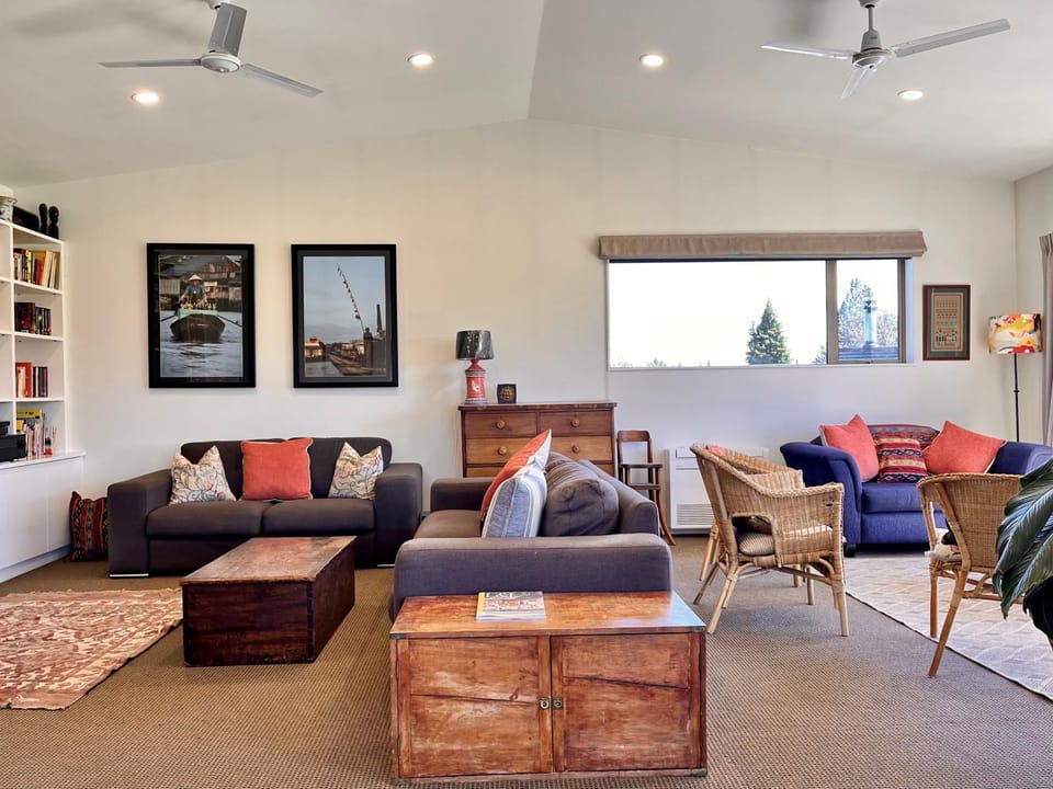 Living room, Seating area, fireplace