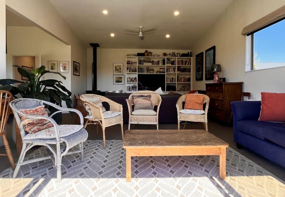 TV and multimedia, Living room, Seating area, fireplace
