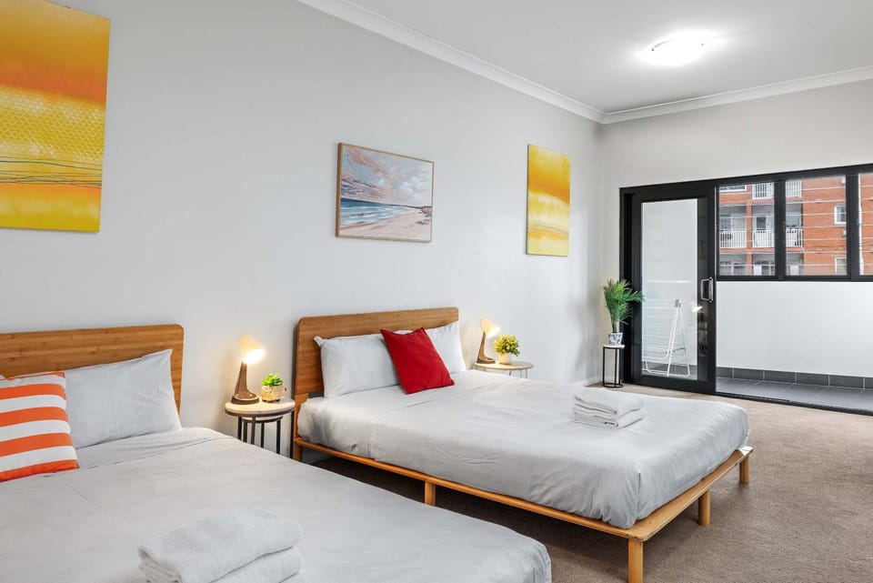 Transit-Friendly Studio - Direct to City & Beach at Kingsford Apartment in Sydney