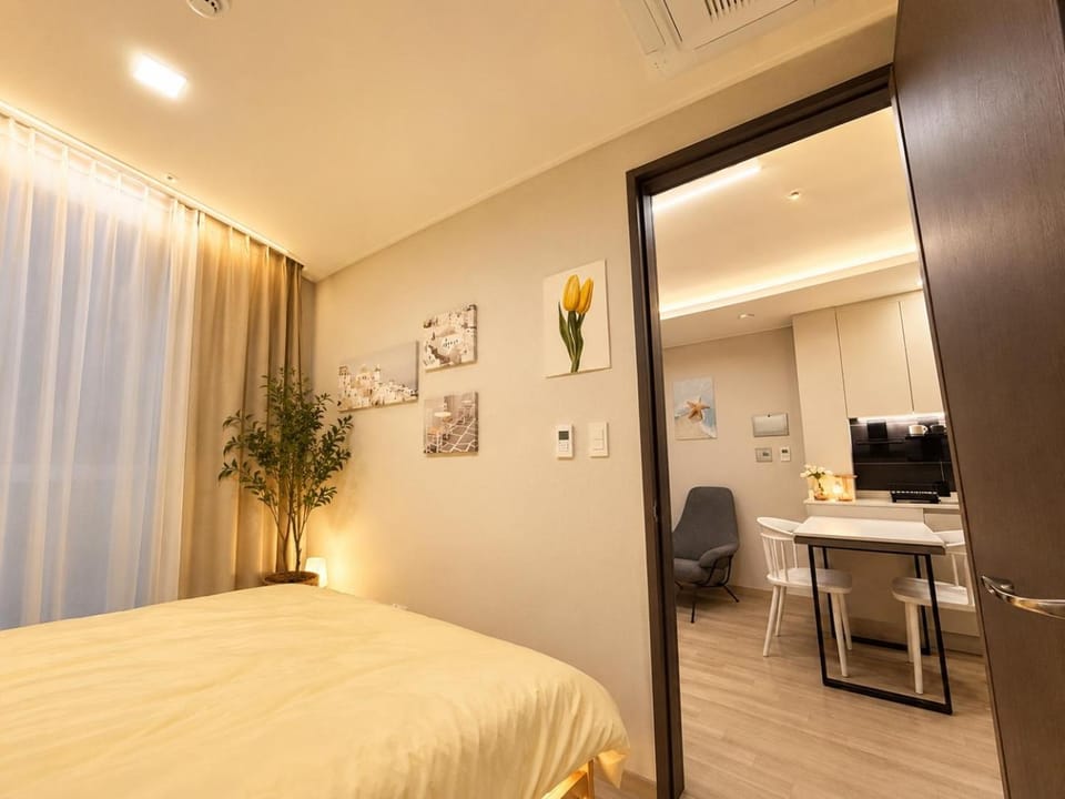 Bed, Photo of the whole room, Bedroom, air conditioner