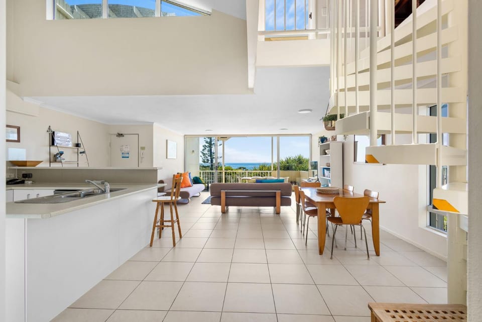 View (from property/room), Balcony/Terrace, Dining area