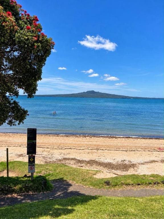 Cheltenham Beach Garden Apartment Apartment in Auckland