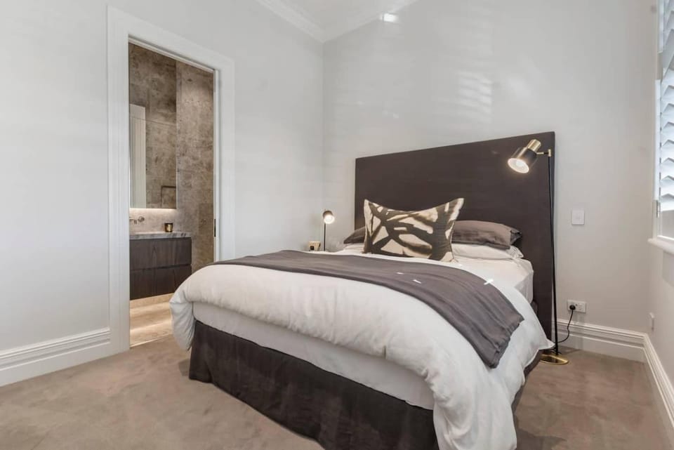 Exquisite Elegance by Bespoke Stays House in Auckland