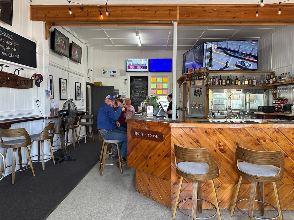Restaurant/places to eat, Lounge or bar, Food and drinks, Drinks