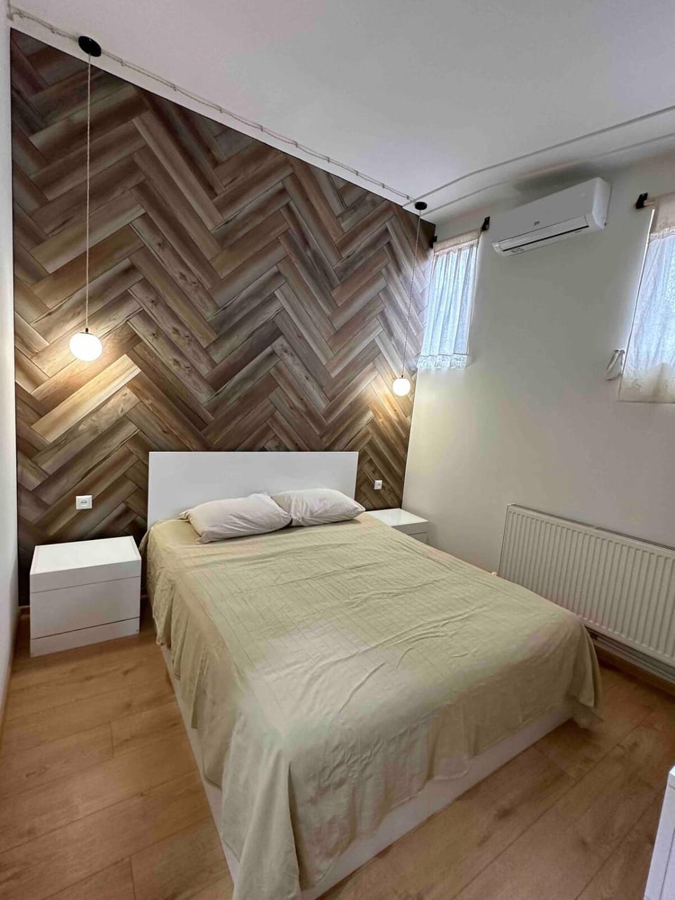 Bed, Photo of the whole room, Bedroom, air conditioner