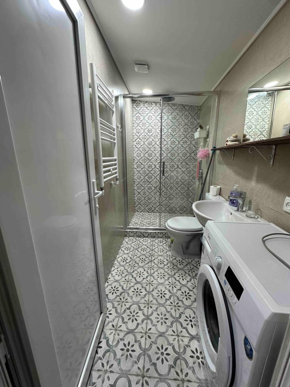 Shower, Toilet, washing machine, dryer