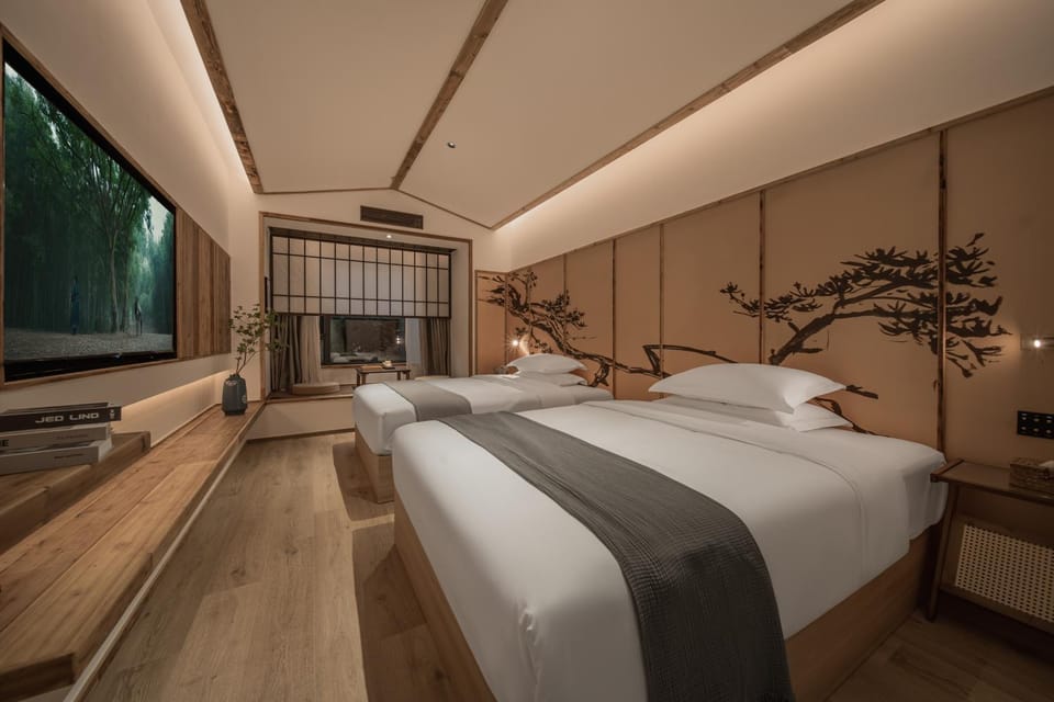 Bed, TV and multimedia, Photo of the whole room, Bedroom