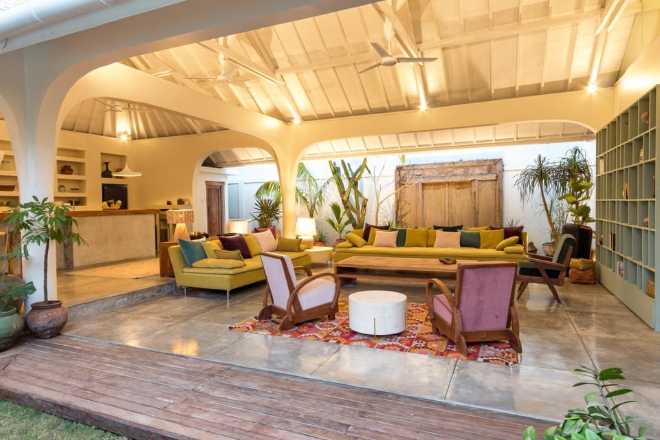 Seating area, Dining area