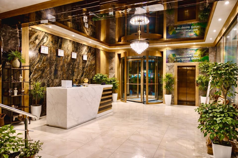 Lobby or reception, elevator