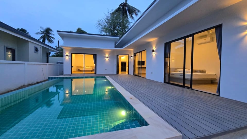 Property building, Patio, Pool view, Swimming pool, sunbed