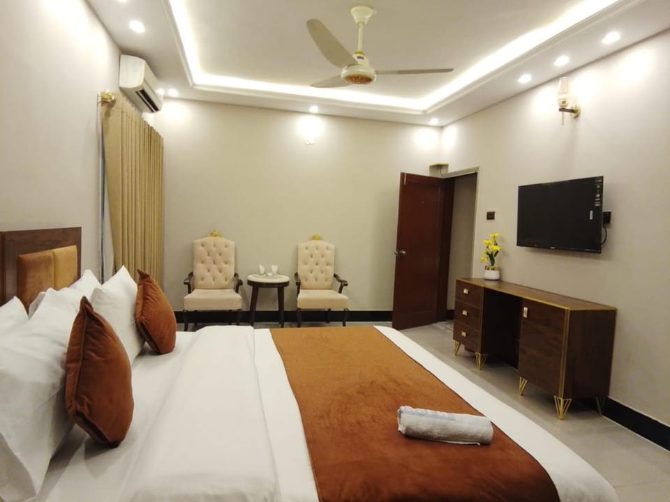 Blue Sky Hotel Clifton 2 Bed and Breakfast in Karachi