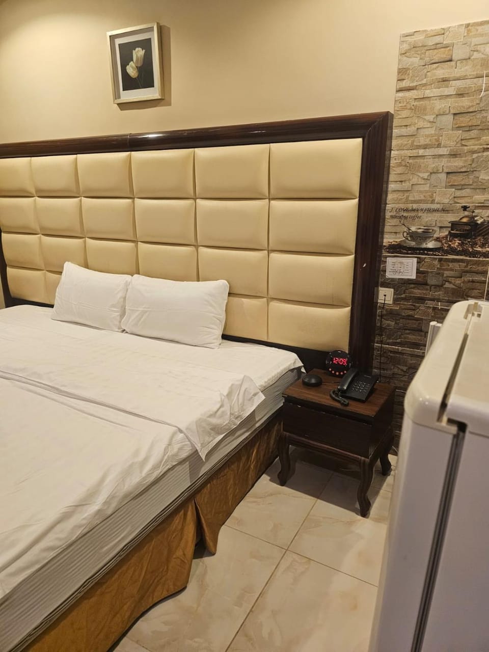 Bed, Kitchen or kitchenette, Bedroom