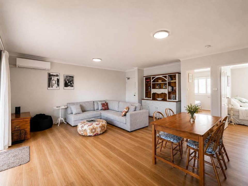 Cronulla courtyard unit, 10 mins walk to Beach & Bay Apartment in Sydney