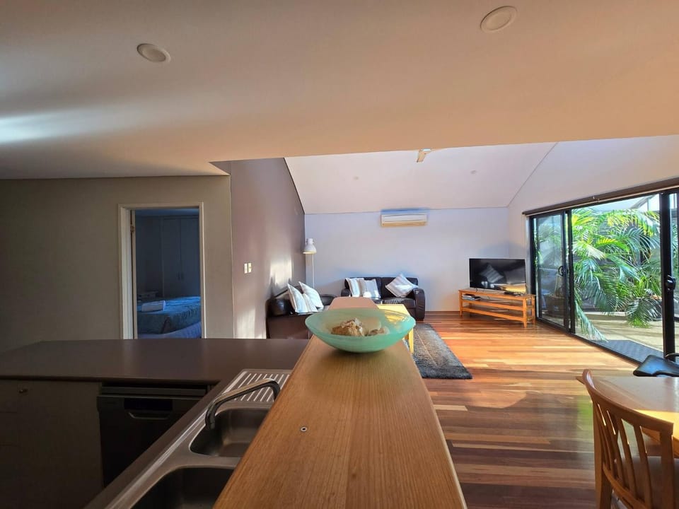 Bed, Living room, Bedroom