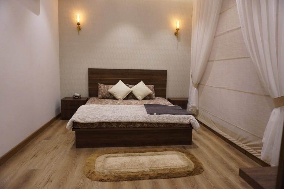 Stylish Room In Lahore DHA Phase 6 Sector D Near Raya and Dolmen Mall Bed and Breakfast in Lahore