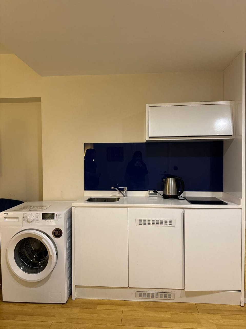 Kitchen or kitchenette, washing machine