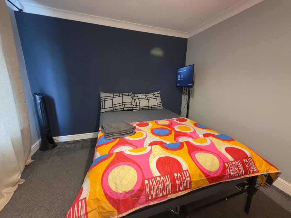 Bed, Photo of the whole room, Bedroom