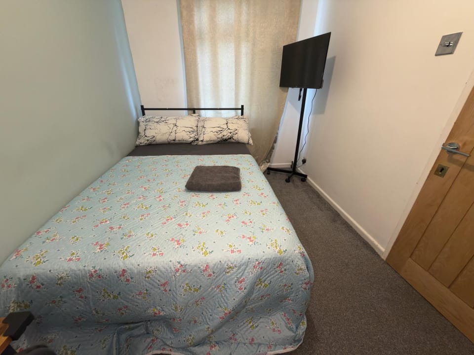 TV and multimedia, Photo of the whole room, Bedroom
