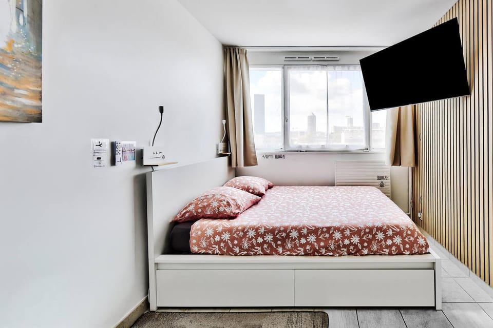 Cozy and Modern Apartment with View Apartment in Villeurbanne