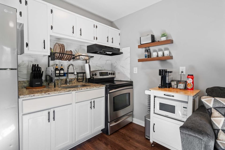 5 Min to Downtown - 7 to Duke - Washer and Dryer House in Durham