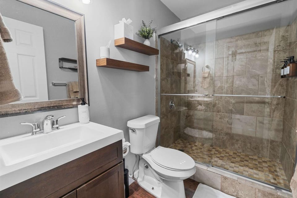 5 Min to Downtown - 7 to Duke - Washer and Dryer House in Durham