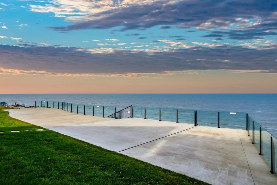 Lakefront Luxury - Kayaks - 4 Bedrooms - 3 Full Baths - Sleeps 8 House in Lake Erie