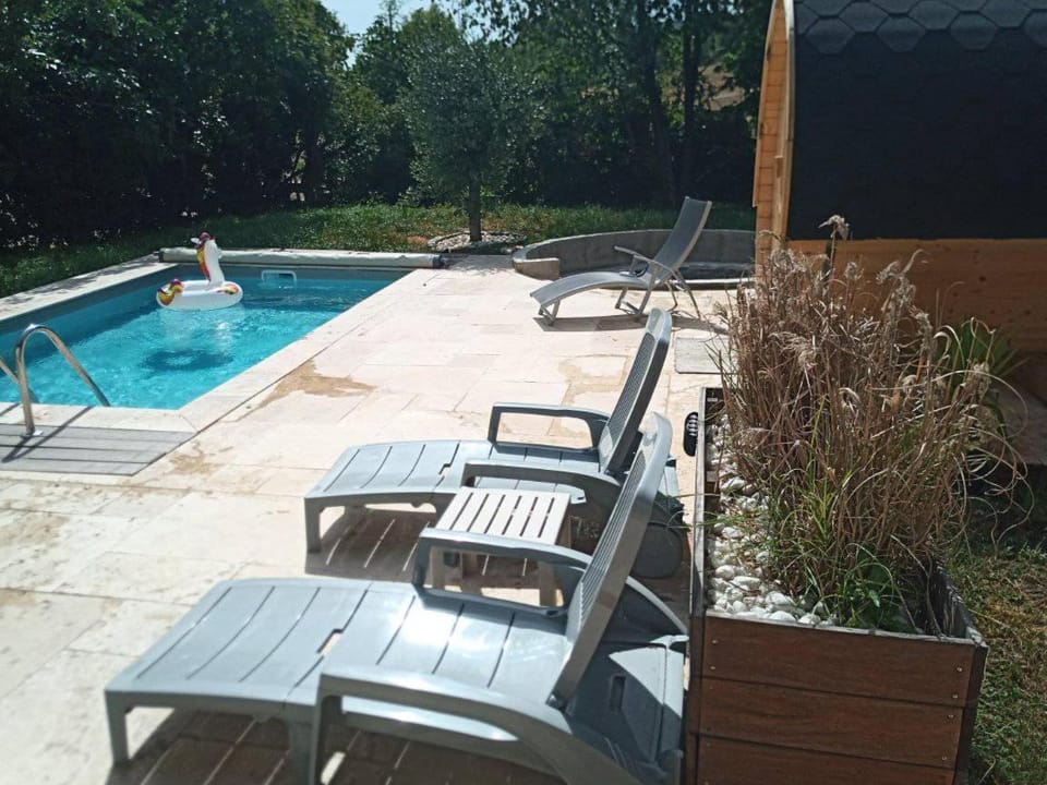 Swimming pool, Swimming pool