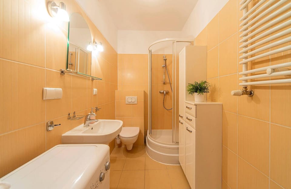 Shower, Bathroom, towels