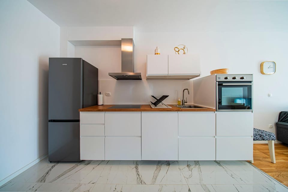 Kitchen or kitchenette, Seating area, dishwasher, heating, internet, oven, stove