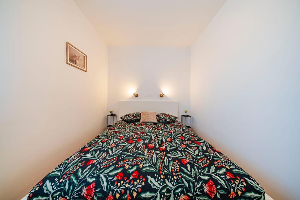 Bed, Photo of the whole room, Seating area, Bedroom, heating, internet