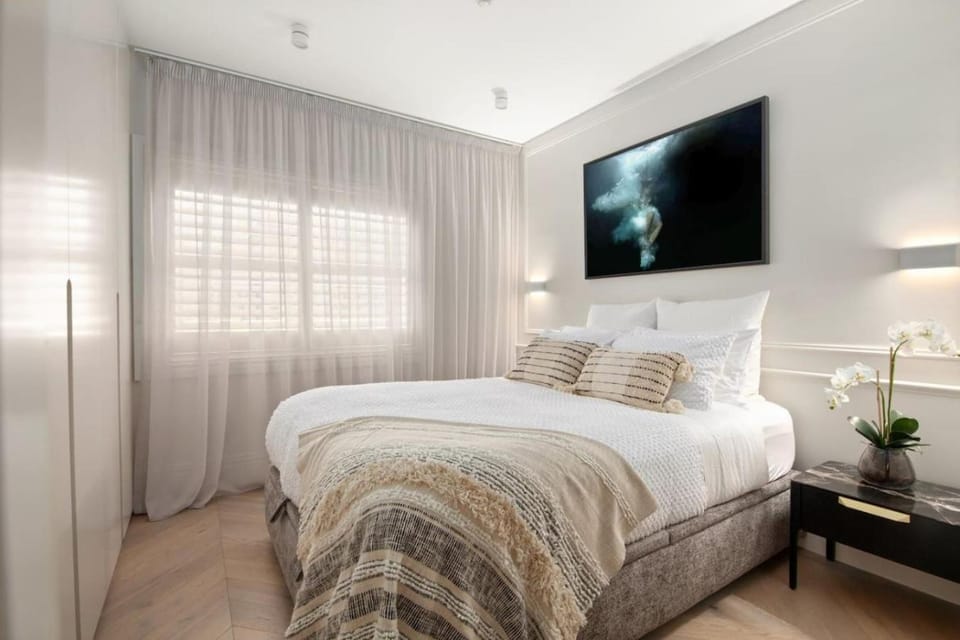 Deluxe Bondi Suite AC Internal Laundry Apartment in Sydney